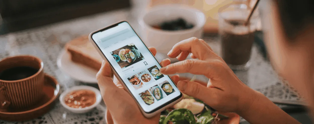 woman scrolling nutrition trends on phone
